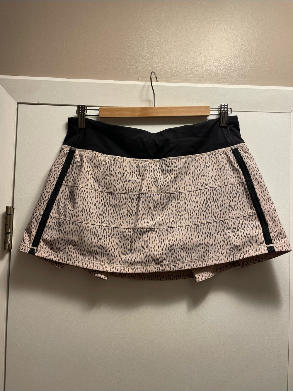lululemon patterned skort with black waistband